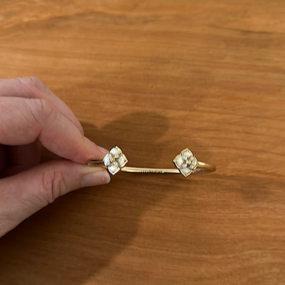 Kendra Scott cuff pinch bracelet with flower ends